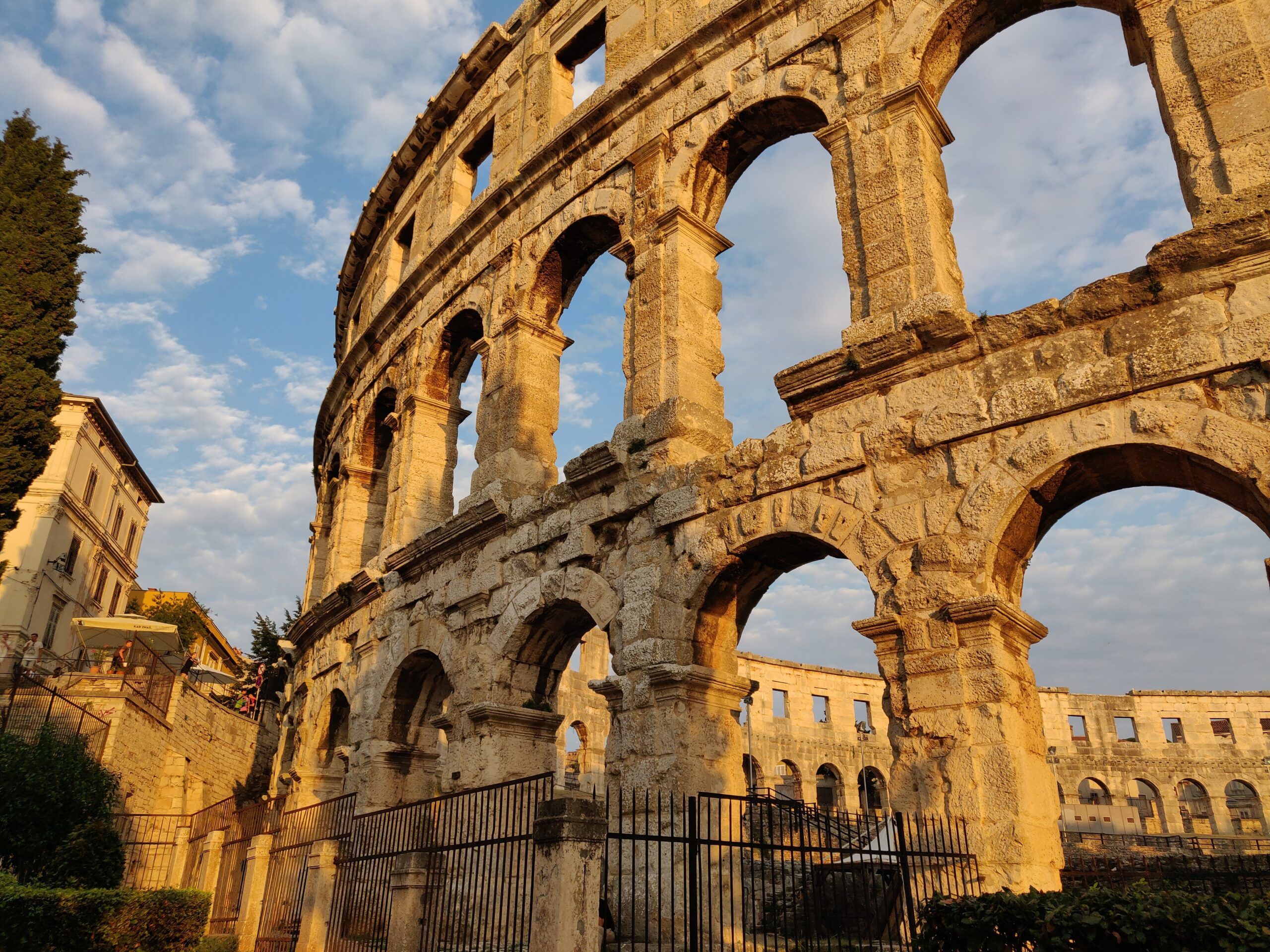 Amphittheater in Pula bei Sonnenuntergang Amphittheater in Pula bei Sonnenuntergang