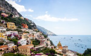 Stadt Positano mit Meer